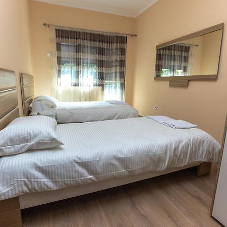 Apartmani Bulevar Cetinje Luaran gambar