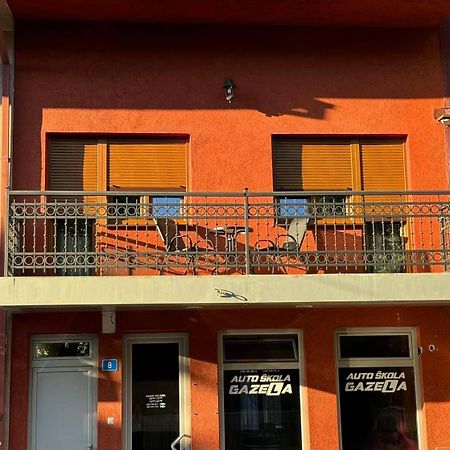 Apartmani Bulevar Cetinje Luaran gambar