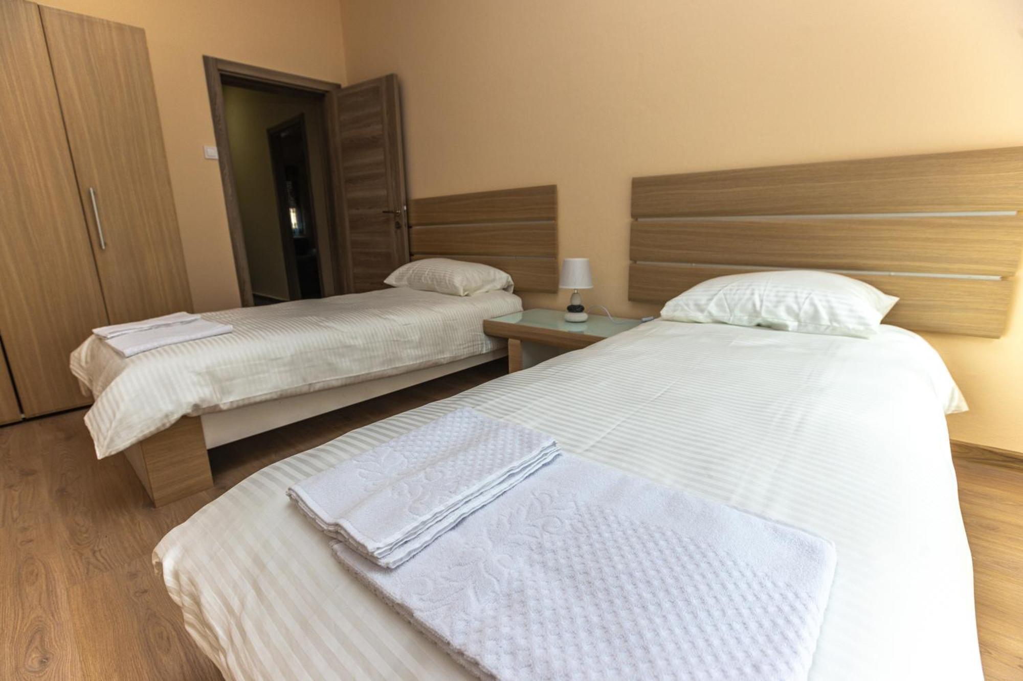 Apartmani Bulevar Cetinje Luaran gambar