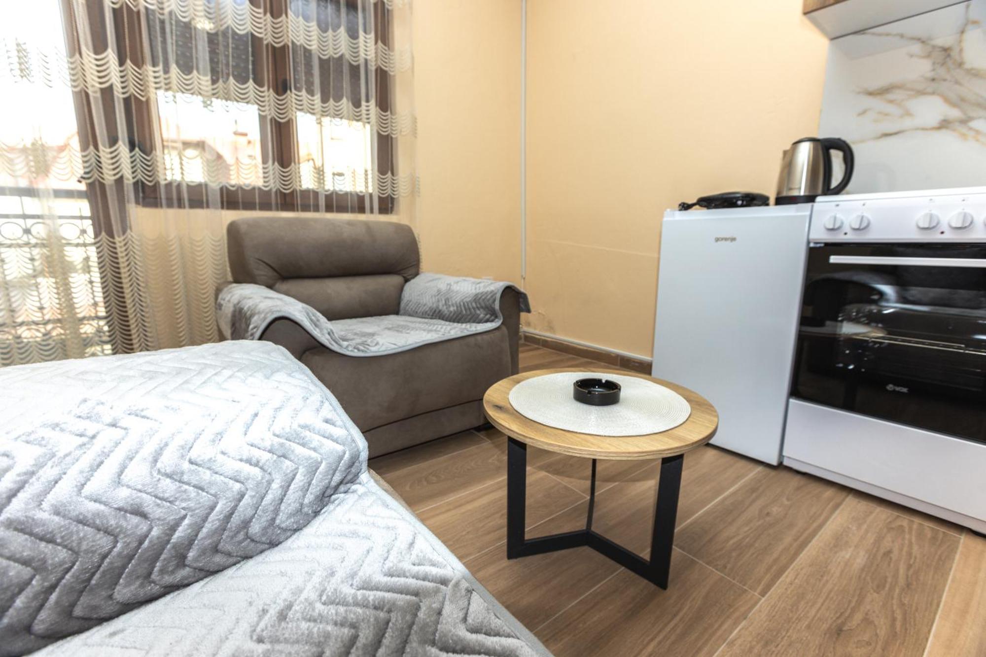 Apartmani Bulevar Cetinje Luaran gambar