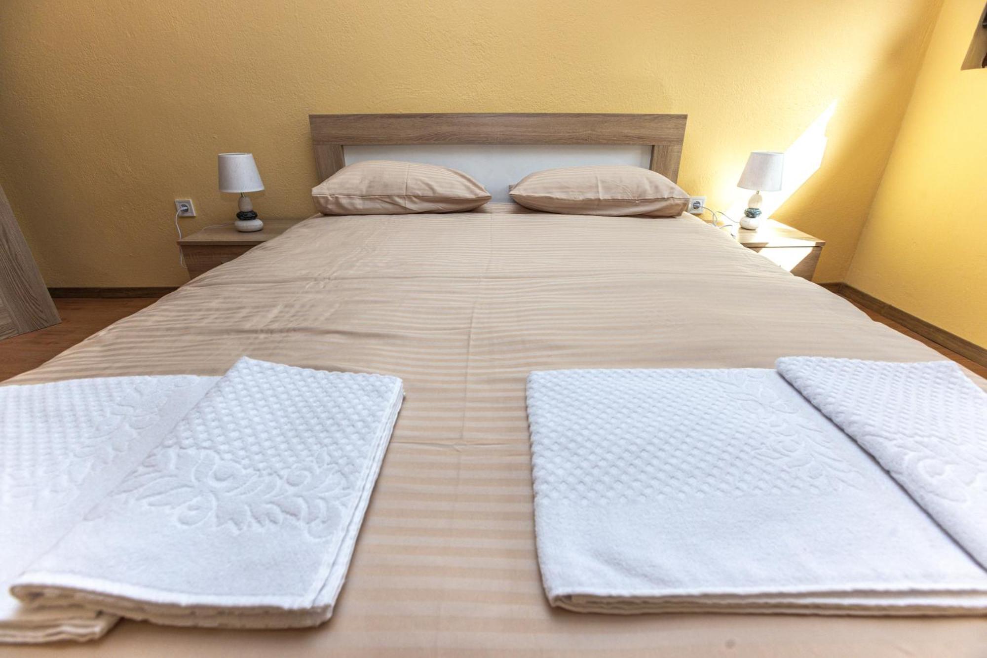 Apartmani Bulevar Cetinje Luaran gambar