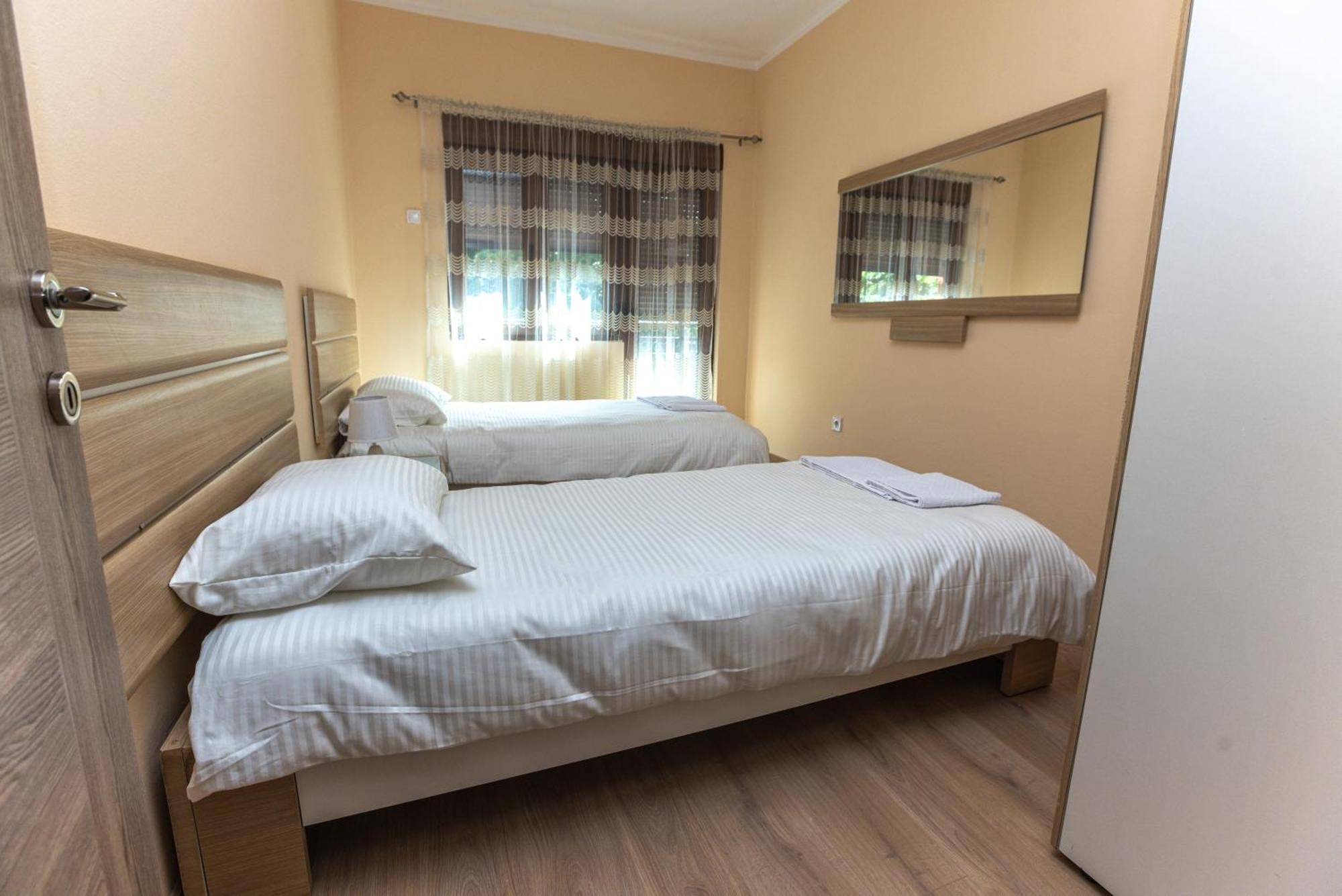 Apartmani Bulevar Cetinje Luaran gambar