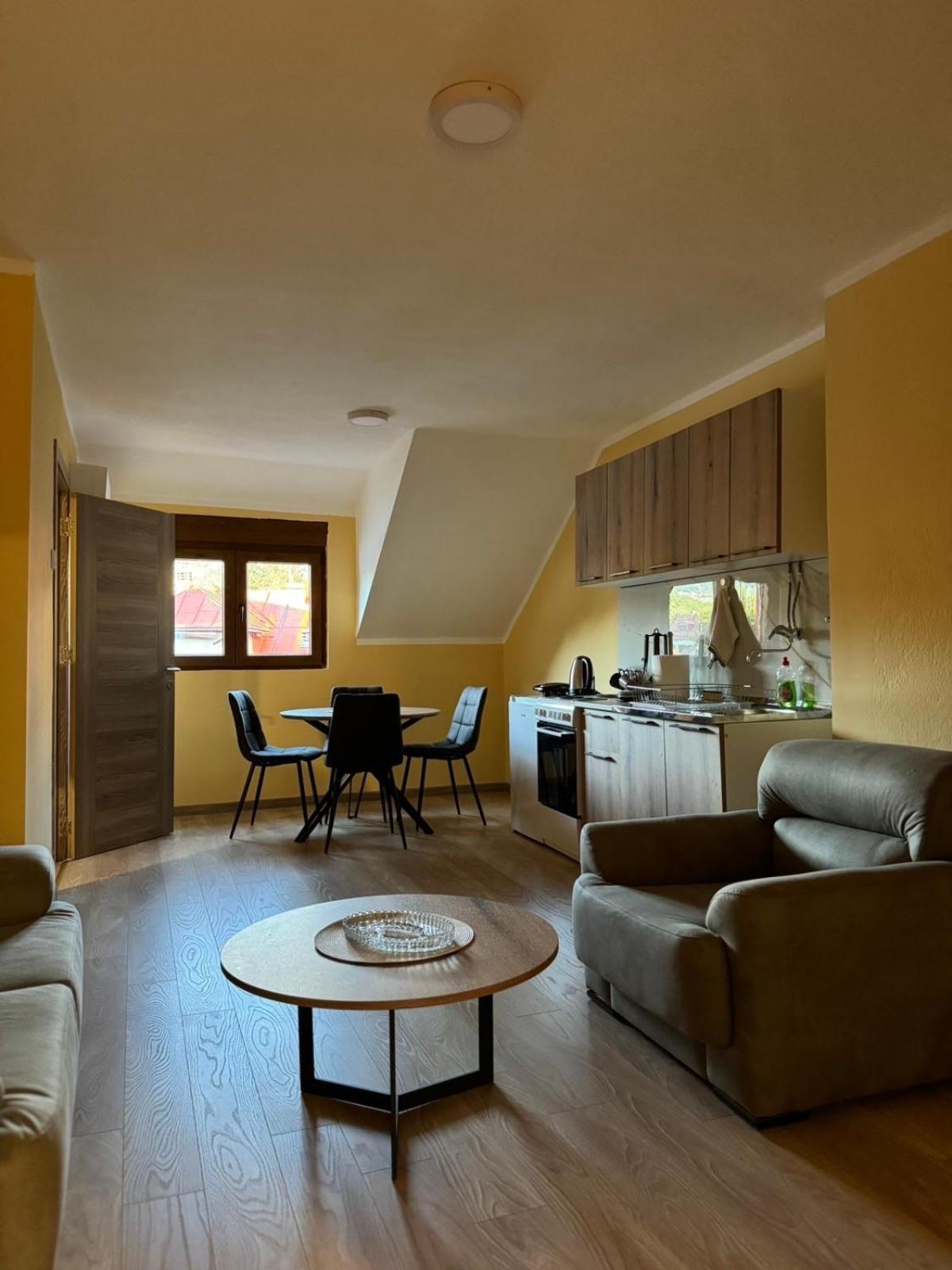 Apartmani Bulevar Cetinje Luaran gambar
