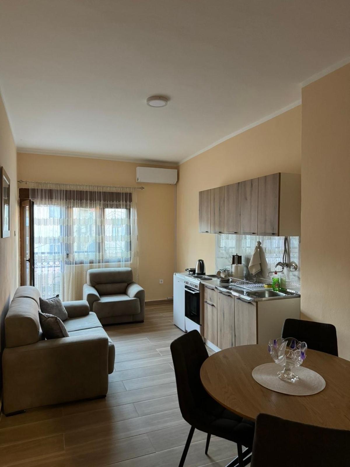 Apartmani Bulevar Cetinje Luaran gambar