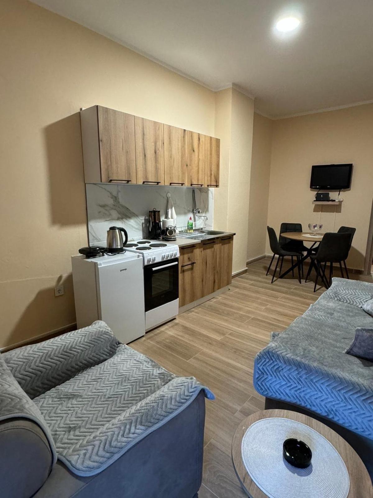 Apartmani Bulevar Cetinje Luaran gambar