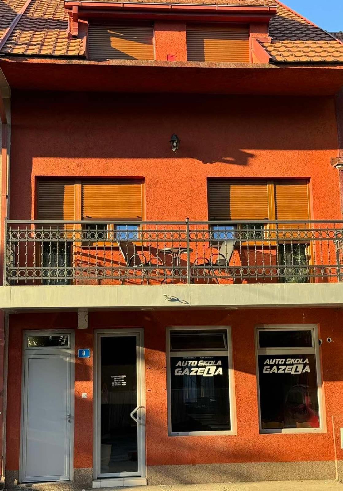 Apartmani Bulevar Cetinje Luaran gambar